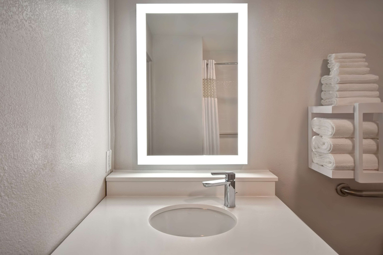 Bathroom 4, Hampton Inn Potomac Mills/Woodbridge, Prince William