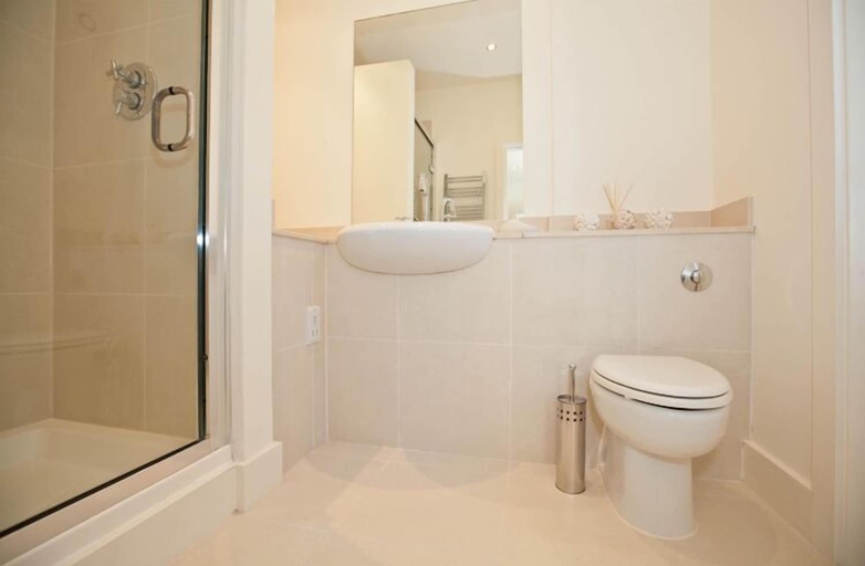 Bathroom 4, LBS Victoria, London