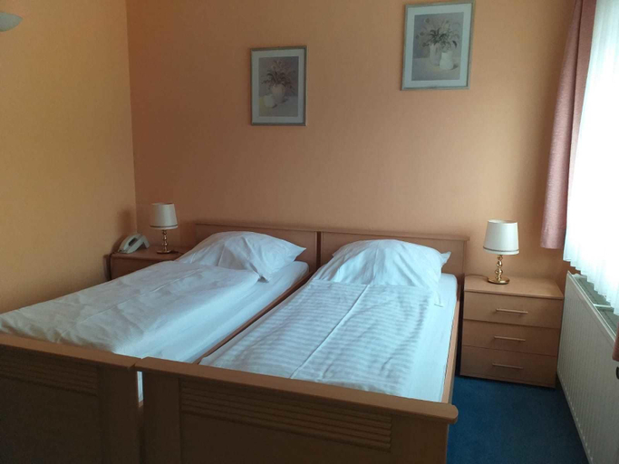 Bedroom 2, Der Quellenhof, Helmstedt