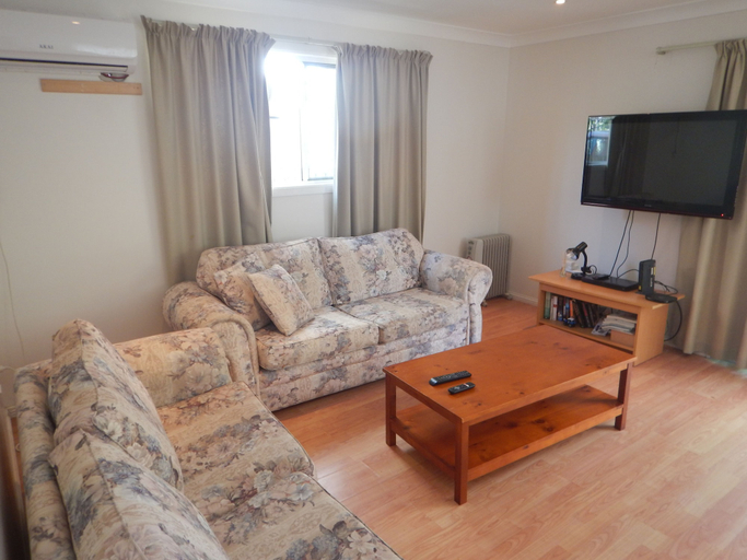 Others 4, Charming, Private 3-Bedroom Cottage By The Bay, Wynnum