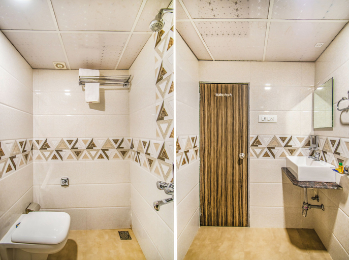 Bathroom 2, FabHotel Orange Suites, Mumbai Suburban