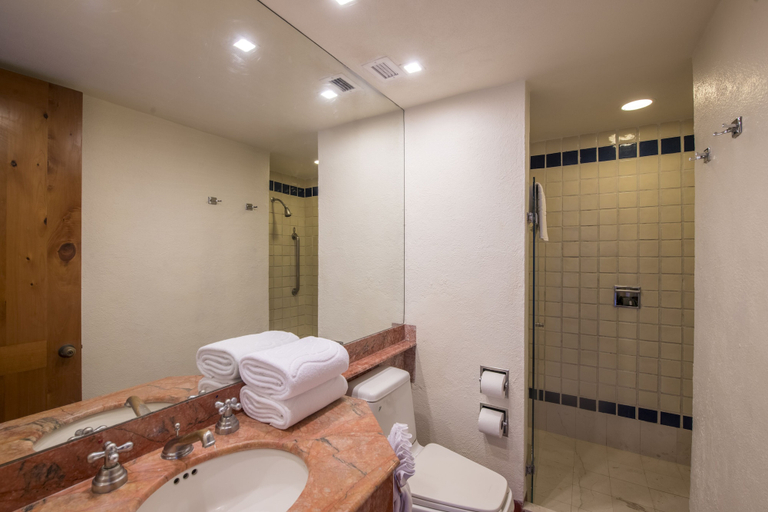 Bathroom 5, Club Regina Puerto Vallarta managed by Accor, Puerto Vallarta