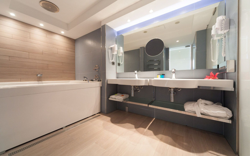 Bathroom 5, Hilton Lopud Beach Resort & Spa, Pojezerje