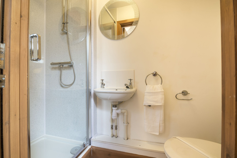 Bathroom 4, Marina View - 3 Bedroom - Milford Haven, Pembrokeshire