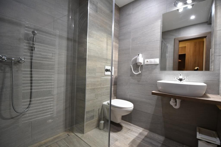 Bathroom 3, Hotel Studničky, Poprad