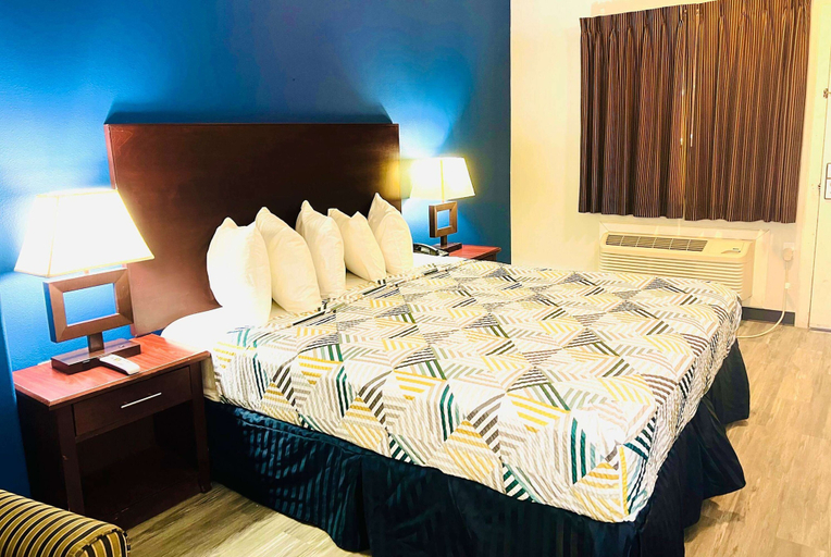 Bedroom 3, Baymont by Wyndham Ridgecrest, Kern