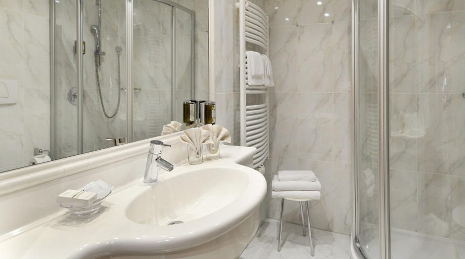 Bathroom 5, Royal Hotel Hinterhuber, Bolzano