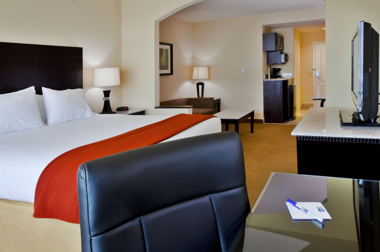 Bedroom 5, Holiday Inn Express & Suites ORLANDO - INTERNATIONAL DRIVE, Orange