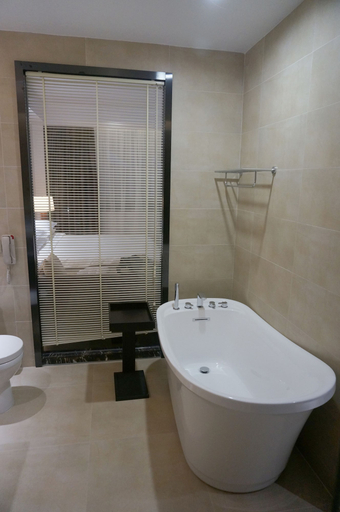 Bathroom 4, Atlantic Lumley Hotel, Western Urban