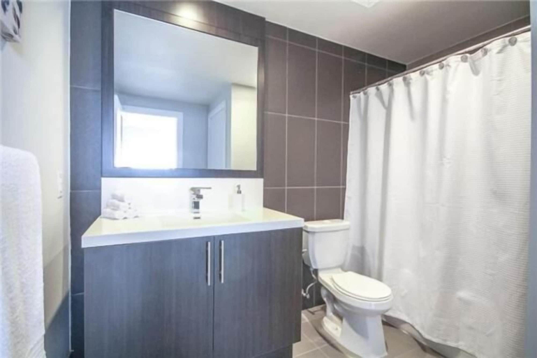 Bathroom 3, Kashaneh at Hullmark, Toronto