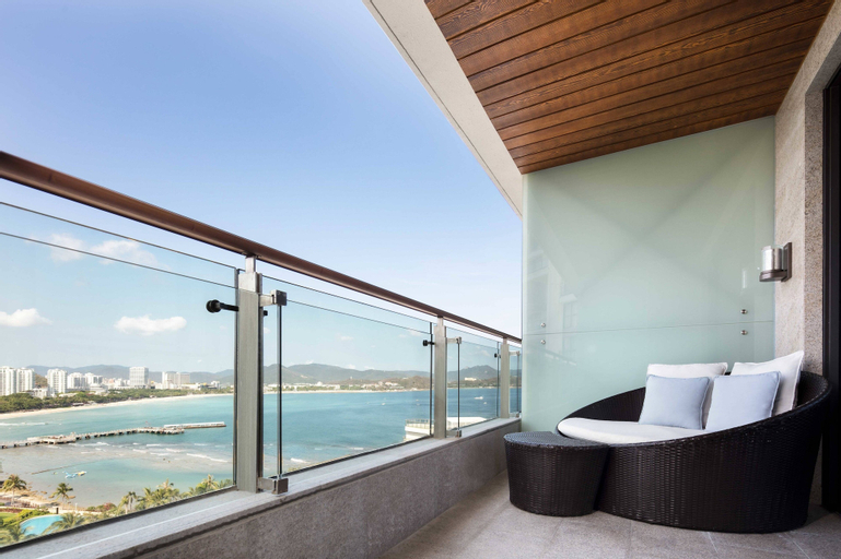 Exterior & Views 18
