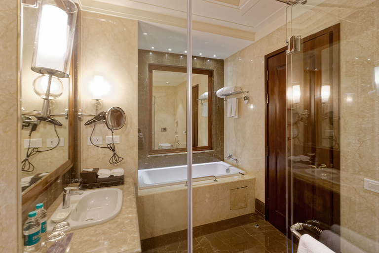 Bathroom 5, Sheraton Grand Palace Indore, Indore