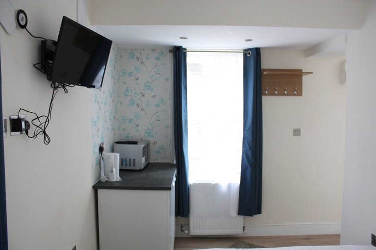 Others 4, Kensington and Chelsea Apartment, London