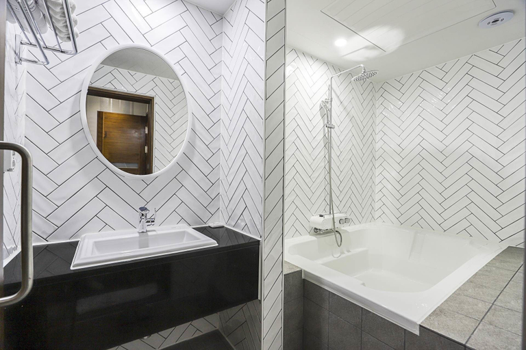 Bathroom 4, Hotel TJ, Gangseo