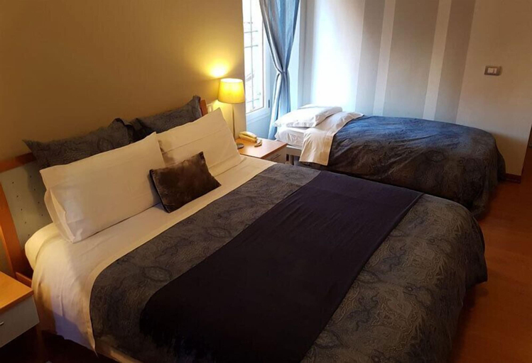 Bedroom 3, Hotel Moniga, Brescia
