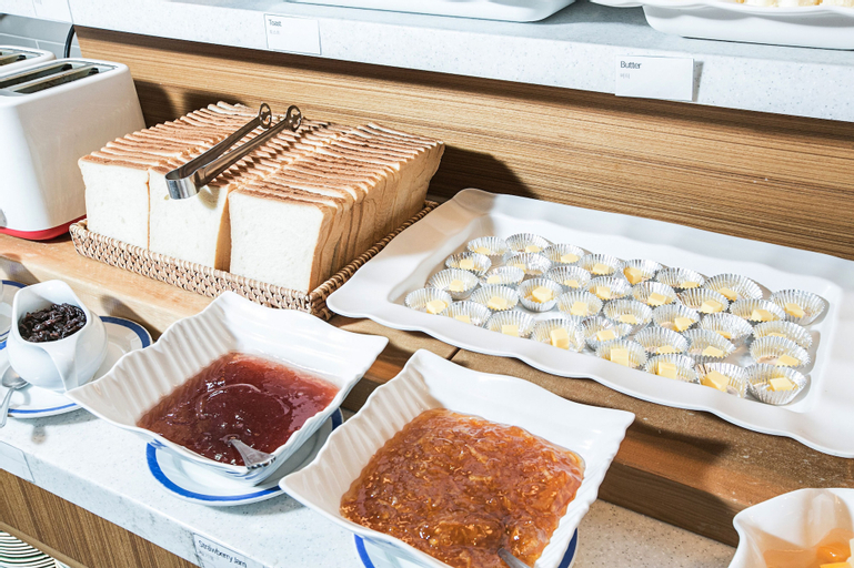 Food & Drinks 9