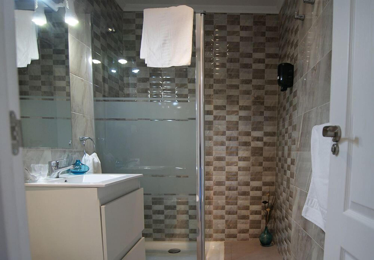 Bathroom 3, Hotel San Blas, Vizcaya
