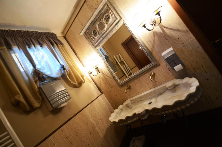 Bathroom 3, Poggio Degli Olivi, Pistoia