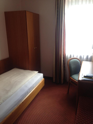 Bedroom 5, Hotel Carmen, München