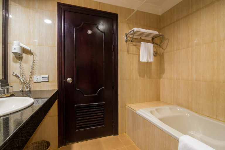 Bathroom 5, Kingdom Angkor Hotel, Siem Reap