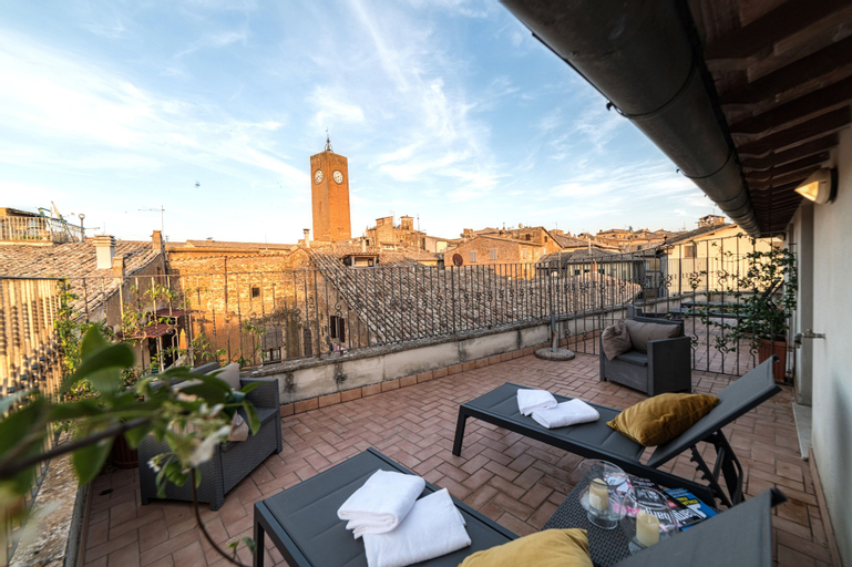 Exterior & Views 16
