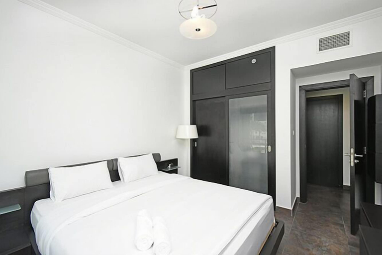Room 4, Al Majara 5 by Deluxe Holiday Homes, Dubai