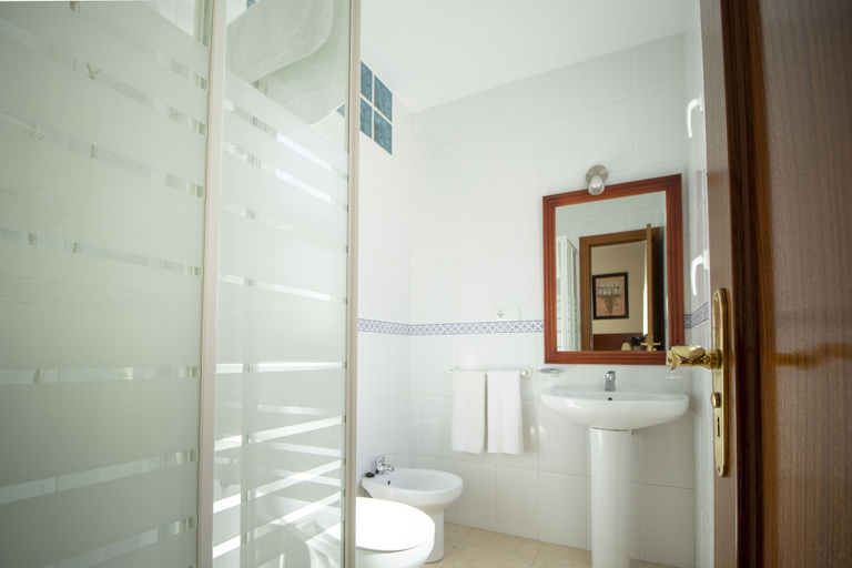 Bathroom 5, Hostal los Gallos, Málaga