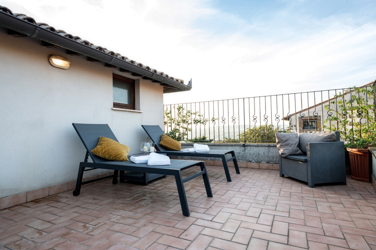 Exterior & Views 15