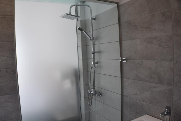 Bathroom 5, Lefkorama, South Aegean