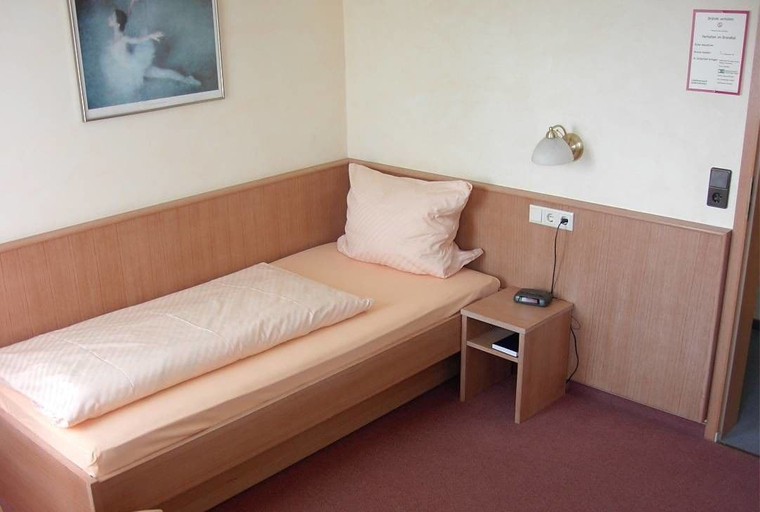 Bedroom 3, AKZENT Hotel Haus Sonnenberg, Vogelsbergkreis