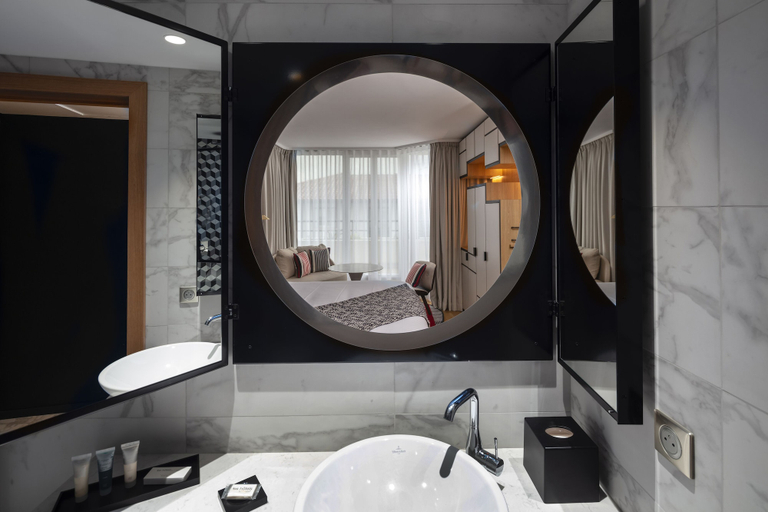Bathroom 4, Hôtel & Spa – Thalazur Saint Jean de Luz, Pyrénées-Atlantiques