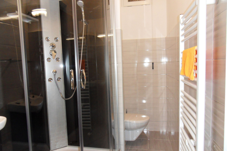 Bathroom 3, Studio 4u Apartment Rákoczi, Budapesti