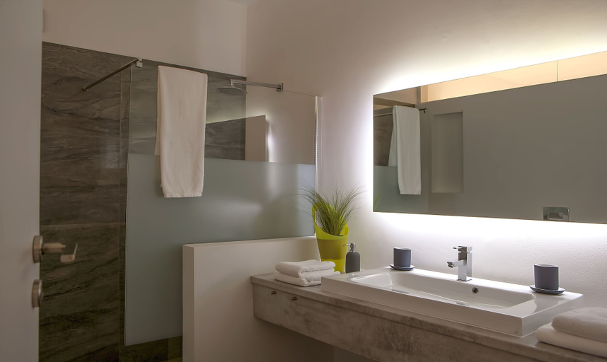 Bathroom 4, Marathon Blue, Attica