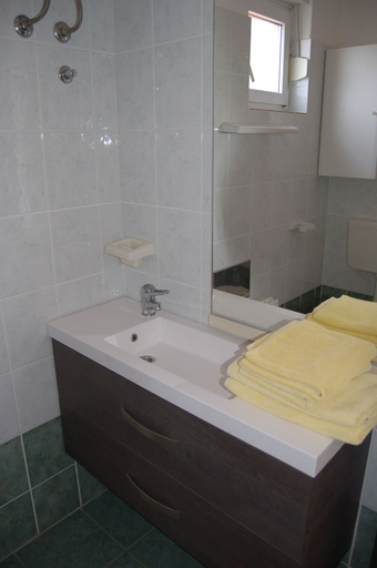 Bathroom 3, Gorgonia Apartments, Sali