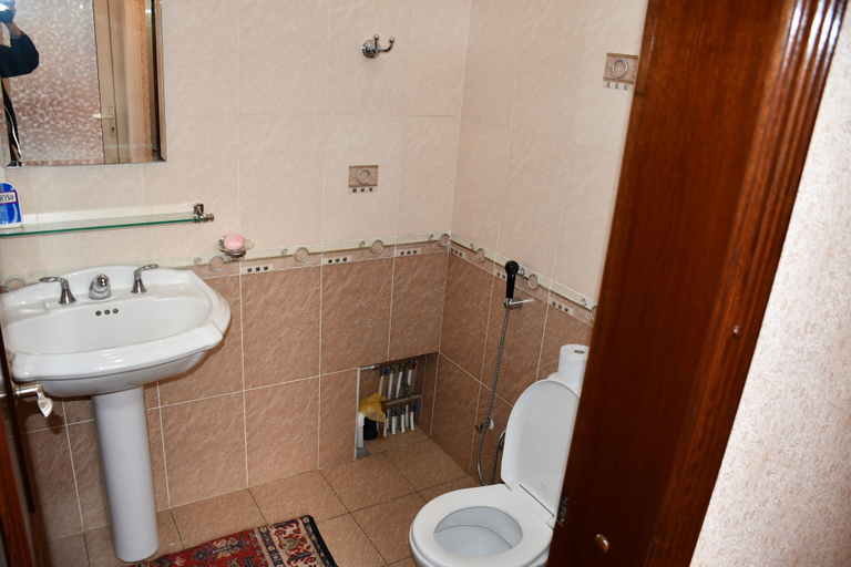 Bathroom 3, Nurziyo Guest House, Toshkent