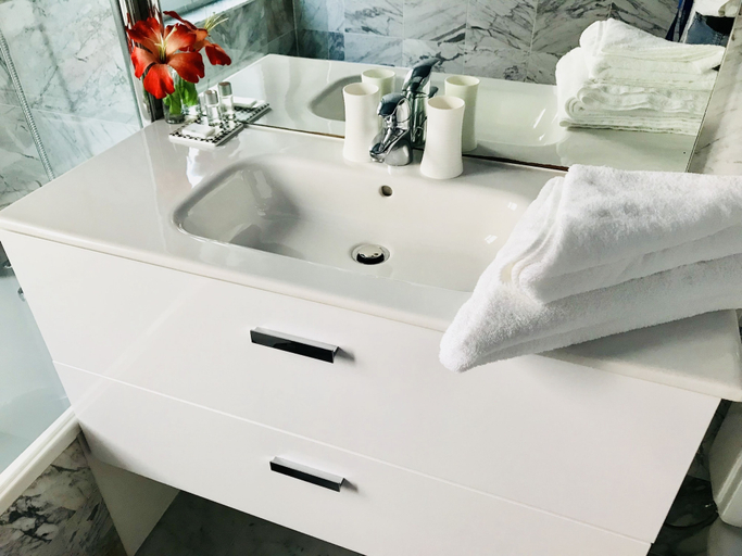 Bathroom 4, Hotel Festival, Alpes-Maritimes