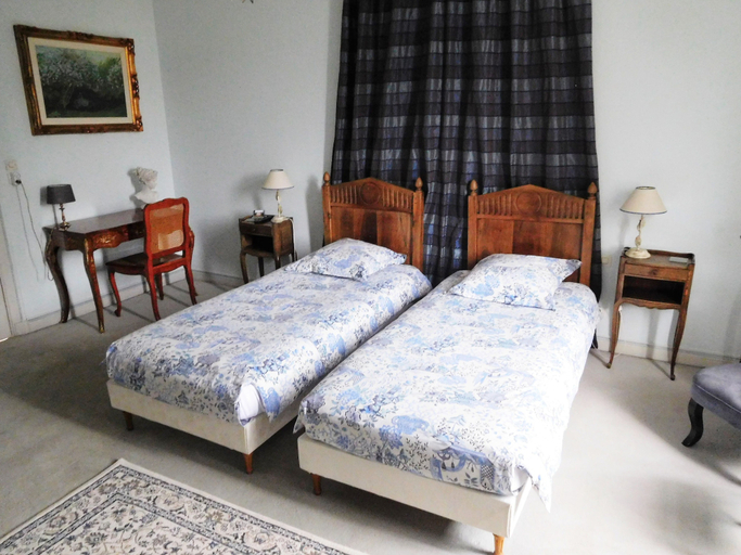 Bedroom 3, Chambres d'Hôtes Château de Courcelette, Nord