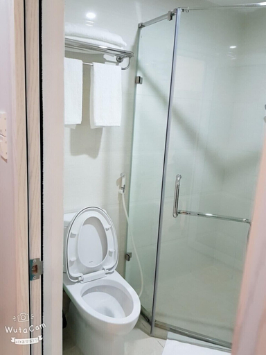 Bathroom 4, Toan Phuong Hostel, Hạ Long