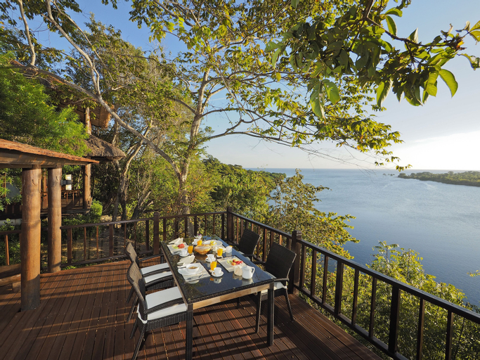 Exterior & Views 11