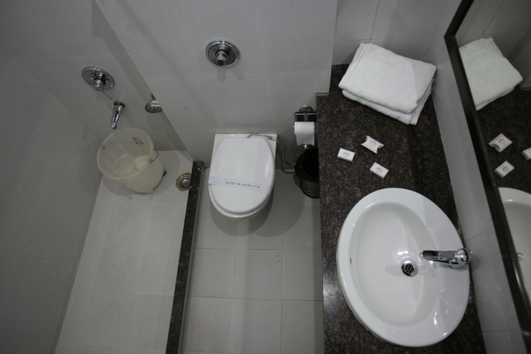 Bathroom 3, Hotel Sarovar Regency, Amritsar
