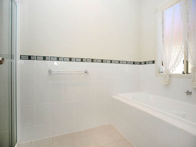 Bathroom 4, All Seasons' Escape Port Elliot, Alexandrina - Coastal