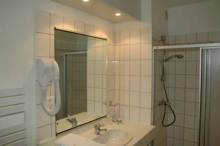 Bathroom 4, Hotel Restaurant d'Orfeuil, Haute-Marne