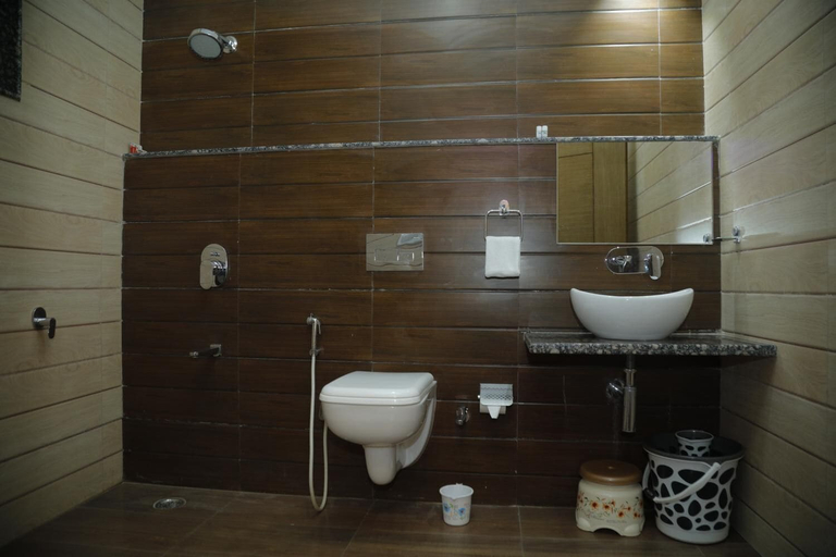 Bathroom 4, Hotel The Mansion, Mathura
