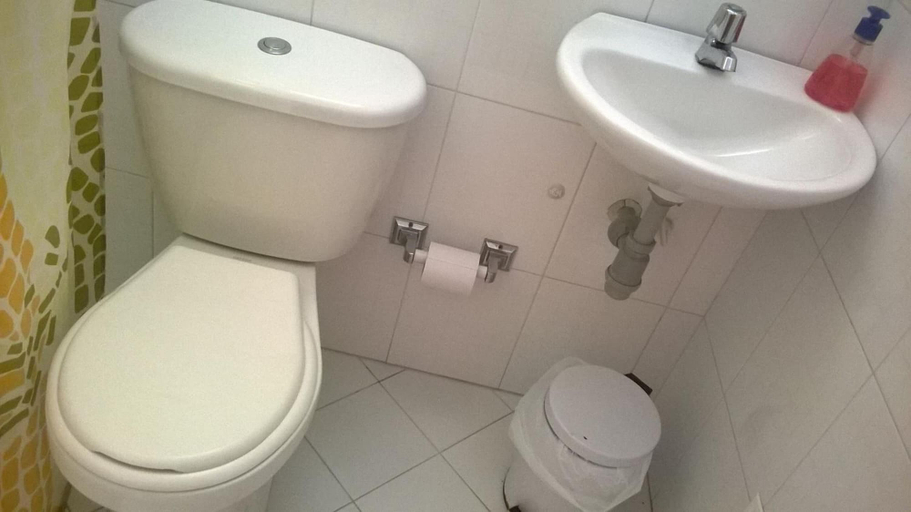 Bathroom 3, Hotel Zafiro Real, Anapoima