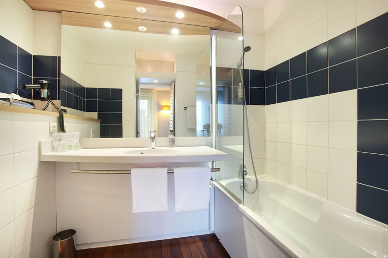 Bathroom 5, Suite - Home Orleans Saran, Loiret