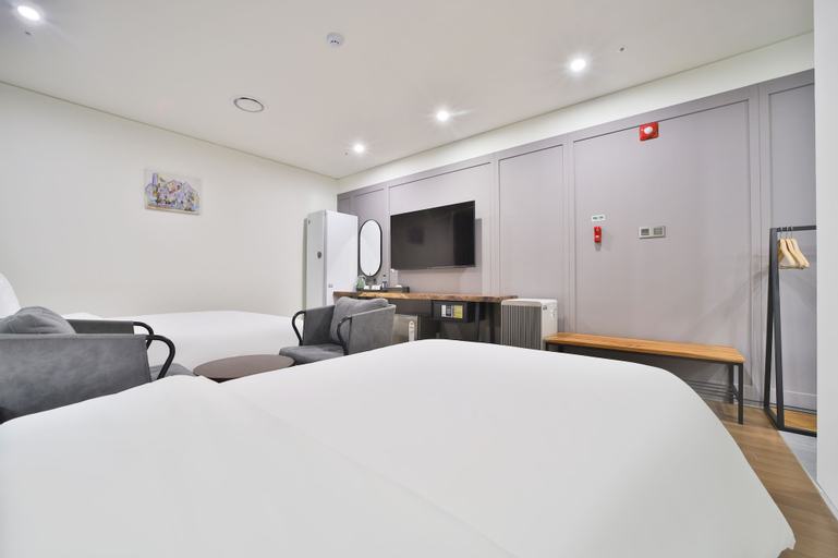 Bedroom 24