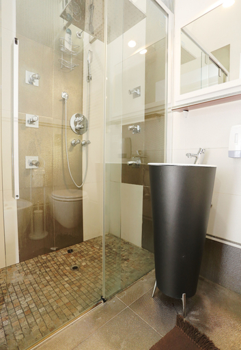 Bathroom 5, Rest and Go, Palermo