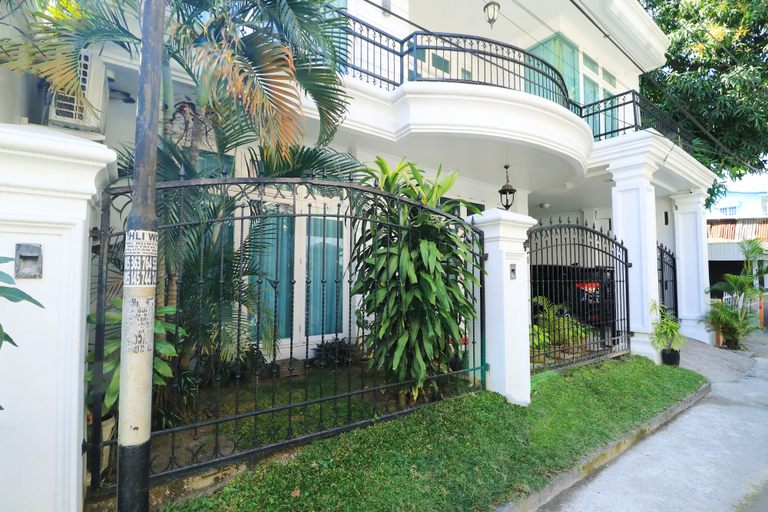 Exterior & Views 2, Ge JacMart Homestay, Makassar