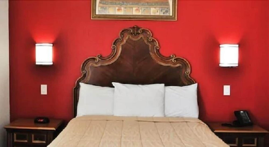 Bedroom 5, A Nights Inn, Kern