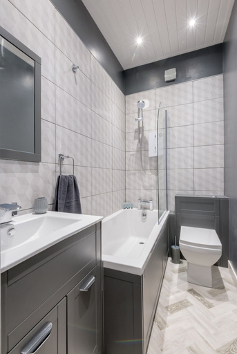 Bathroom 3, No 10 - by StayDunfermline, Fife